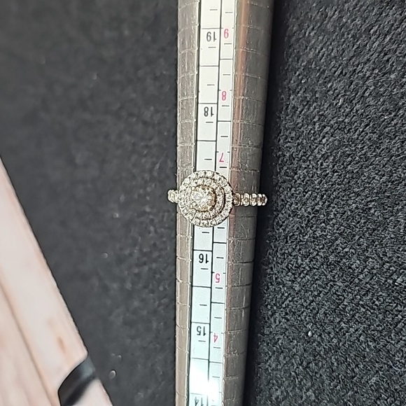 14KT WHITE GOLD DOUBLE HALO DIAMOND RING - Picture 15 of 16